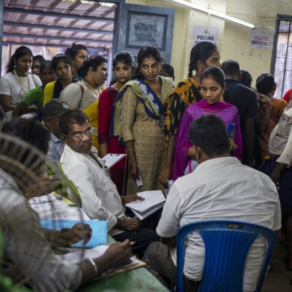 Hindistan'da genel seçimlerin ilk aşamasında milyonlarca seçmen oy kullandı