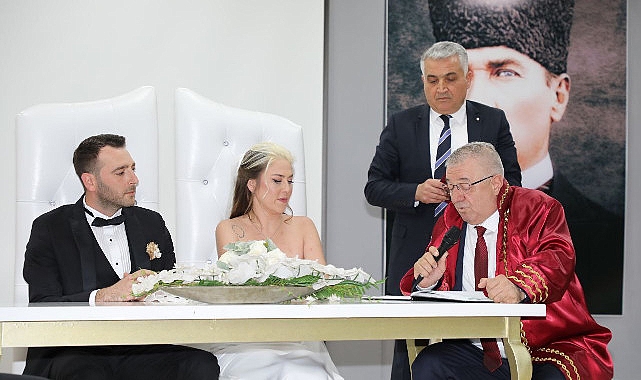 Edremit Belediye Başkanı Mehmet Ertaş'ın ilk düğünü kutlandı – GÜNDEM