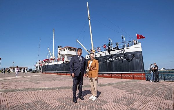 Başkan Tugay Samsun'da Bandırma vapurunu ziyaret etti – GÜNDEM