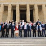 Edremit Belediye Başkanı Mehmet Ertaş ekibiyle Anıtkabir'i ziyaret etti – GÜNDEM