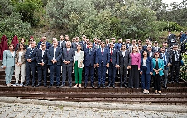 İzmir Büyükşehir Belediye Başkanı Dr.  Cemil Tugay ilçe belediye başkanlarıyla buluştu – GÜNDEM