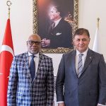 İzmir Büyükşehir Belediyesi Başkanı Dr.  Cemil Tugay, Güney Afrika Cape Town Belediyesi'nden üst düzey heyeti ağırladı – GÜNDEM