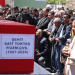 Nevşehir Belediye Başkanı Rasim Arı, Pençe Kilit operasyon bölgesinde görev yaparken yıldırım çarpması sonucu şehit olan Piyade Uzman Çavuş Sait Toktaş'ın cenazesine katıldı – GÜNDEM