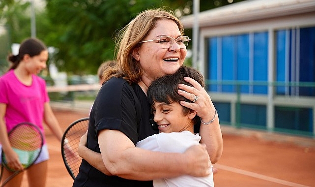 Didim Belediye Başkanı Hatice Gençay, ilçemizde faaliyet gösteren Didim Tenis Kulübünü ziyaret ederek genç sporcularla buluştu – GÜNDEM