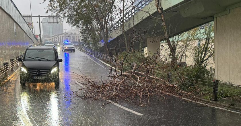 İstanbul’da fırtına ve sağanak etkili