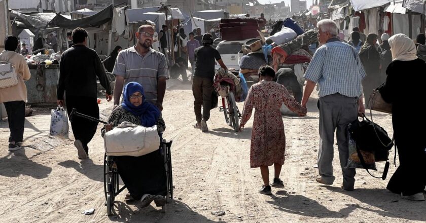 Katil İsrail’in saldırı tehdidinin ardından Filistinliler göç ediyor