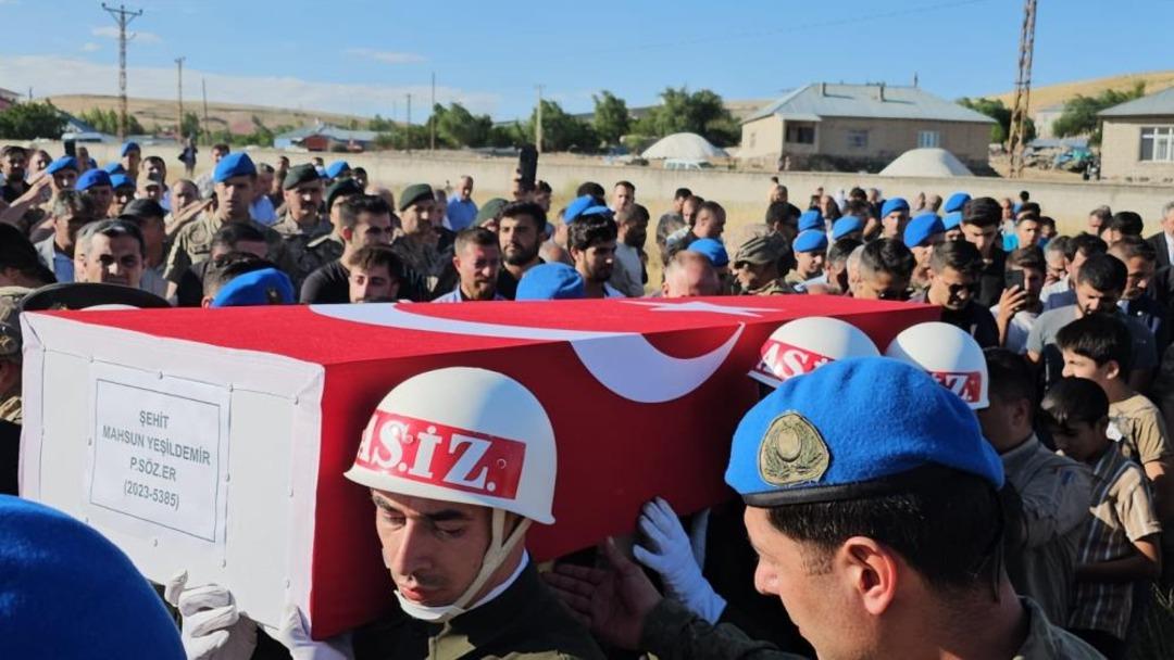 Türkiye şehitleri görüyor! 12 kahramana son veda 2