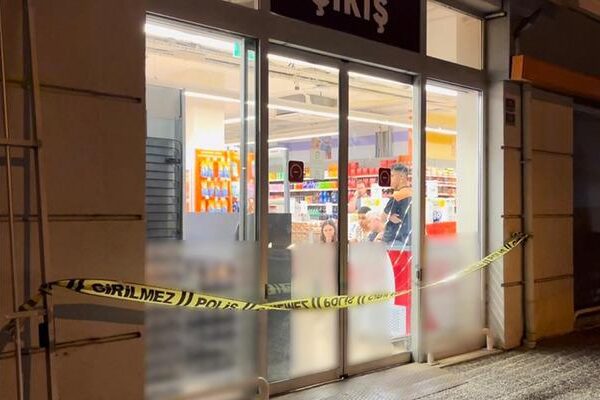 Bursa’da dehşet anları! Markette sorulan soruyla çılgına döndü: Anne ve kızına kurşun yağdırdı