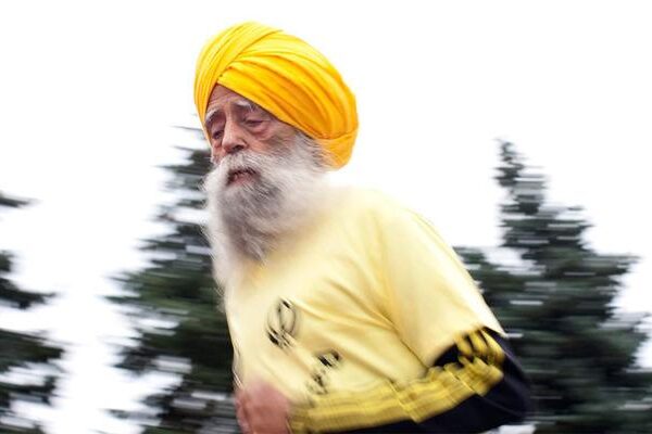 Bir aracın çarpmasıyla ağır yaralanan dünyanın en yaşlı maratoncusu Singh, 114 yaşında öldü!