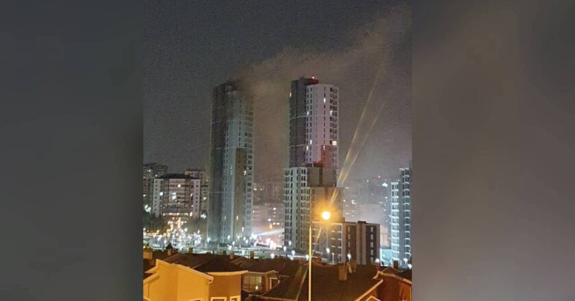 26 katlı binada yangın! Yangın diğer katlara da sıçradı – Son Dakika Türkiye Haberleri