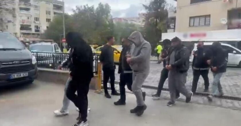 Kuşadası’nda eş zamanlı fuhuş operasyonu: 5 tutuklama