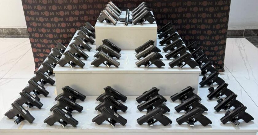 Yolcu otobüsünde 55 ruhsatsız tabanca ele geçirildi