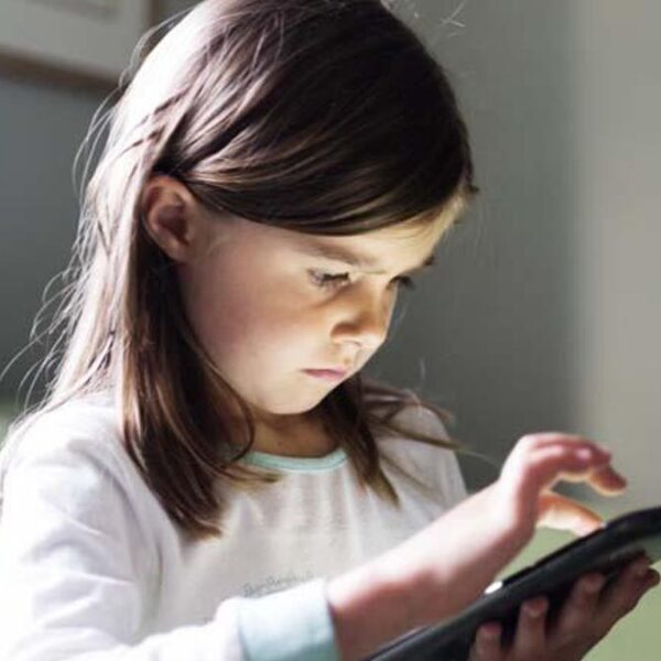 Günümüzün Görünmez Tehdidi: Ekran Maruziyetinin Psikolojik Etkileri