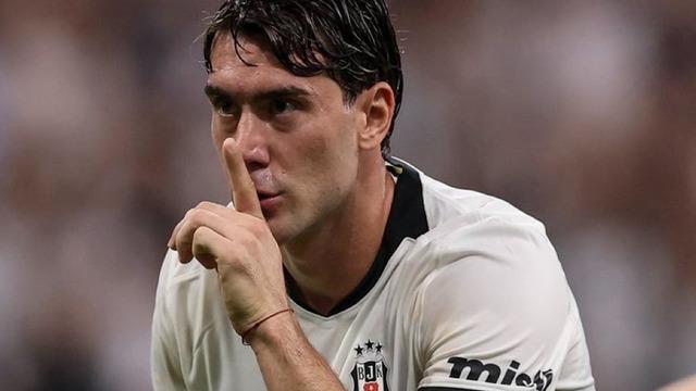 Vlahovic Beşiktaş’ta Hat-trick yaptı! Taraftarı kendine aşık etti
