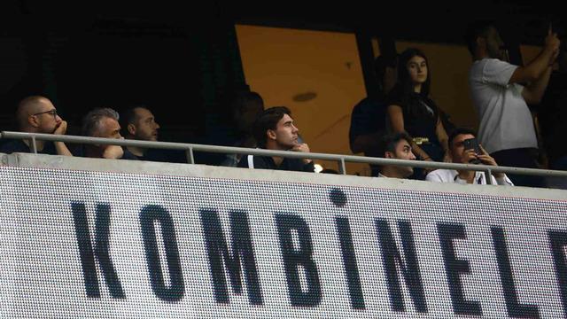 Dusan Vlahovic maçı tribünden takip etti