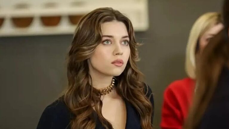 Afra Saraçoğlu ülkeye döner dönmez gözaltına alındı!